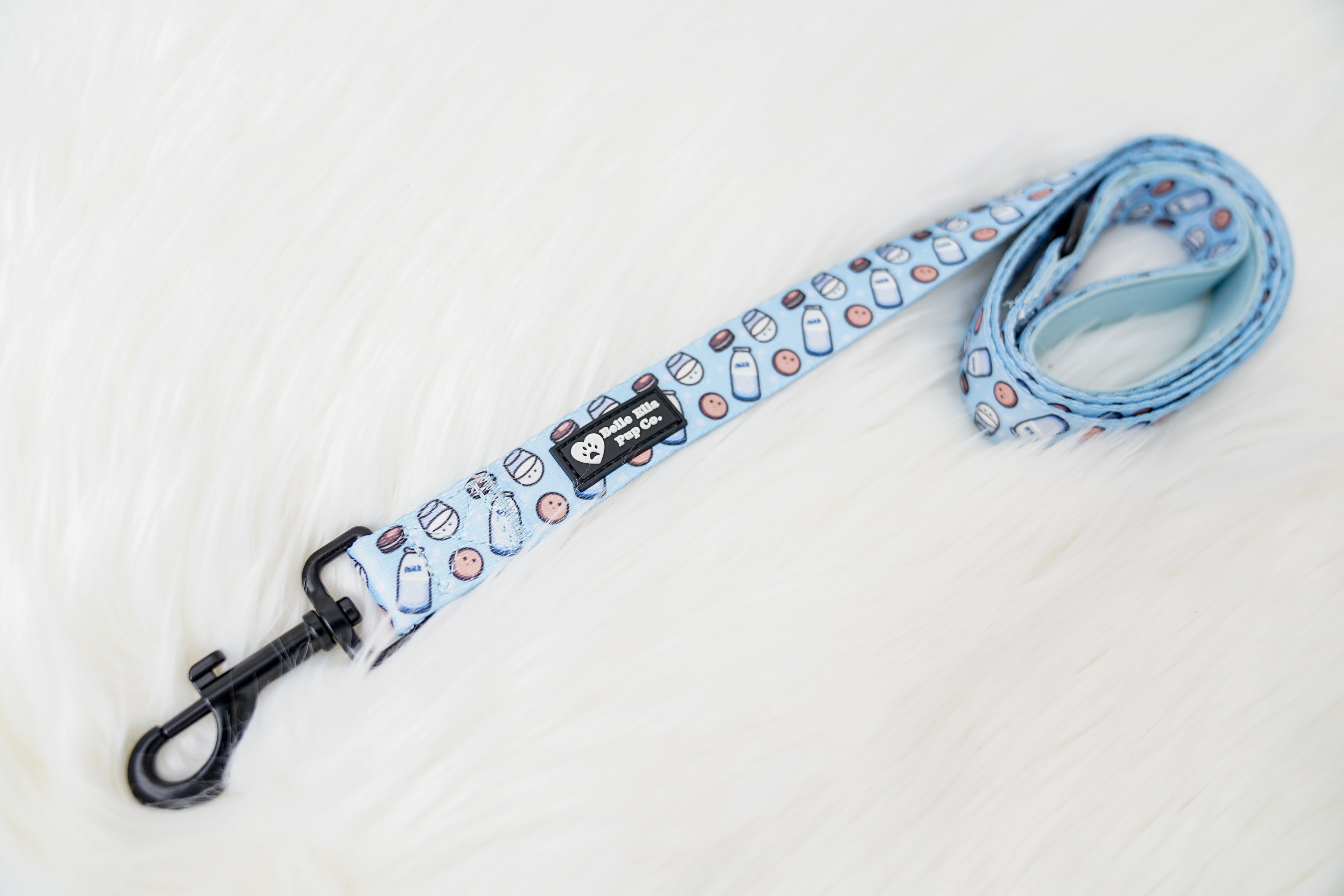 Regular Stand Leash - Cookies & Milk